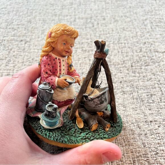 Giftcraft How The West Was Young Camp Fire Girl Statue Figurine Knick Knack - Picture 7 of 9